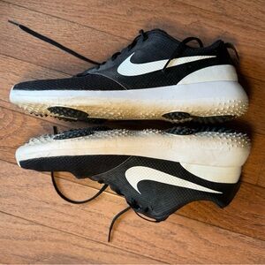 Nike men’s golf shoe